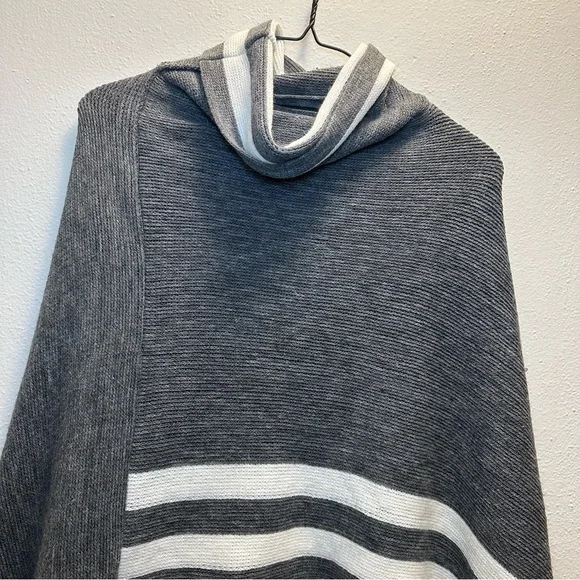 Loft Oversized Gray & White Poncho One Size - Picture 2 of 7